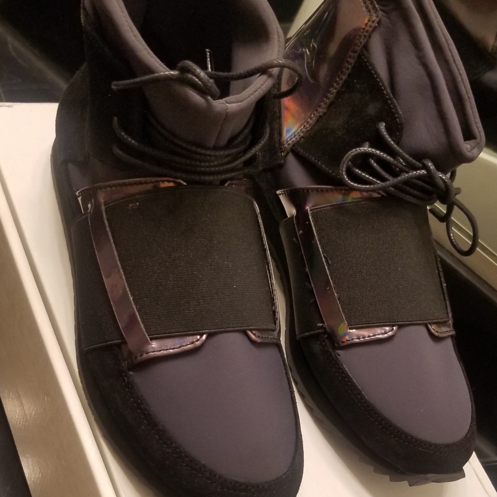 Chic Black and Gray Women's Sneakers